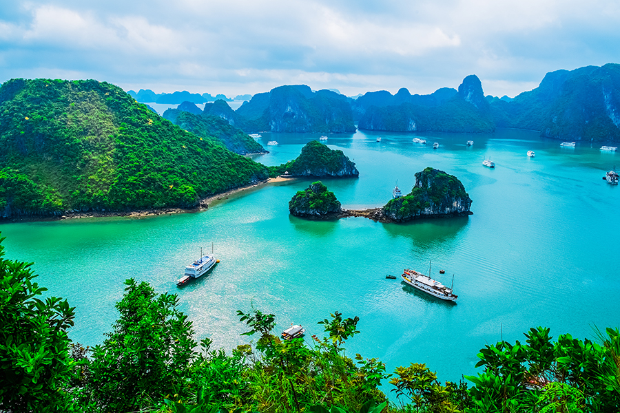 Ha-Long-Bay-with-Man-Nguyen-Private-Vietnam-Tour-Packages
