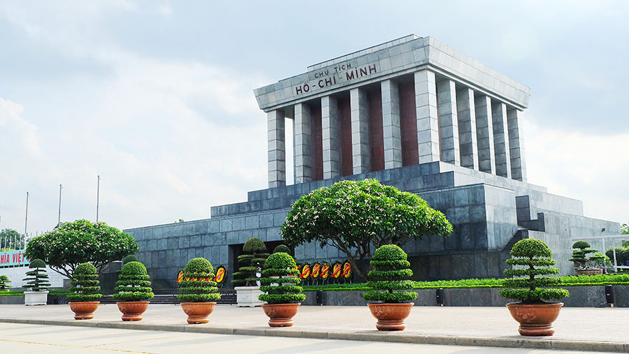 Ho-Chi-Minh-Mausoleum-with-Man-Nguyen-Private-Vietnam-Tour-Packages